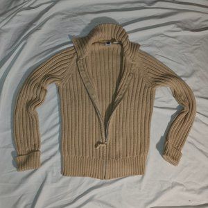 Gap sweater